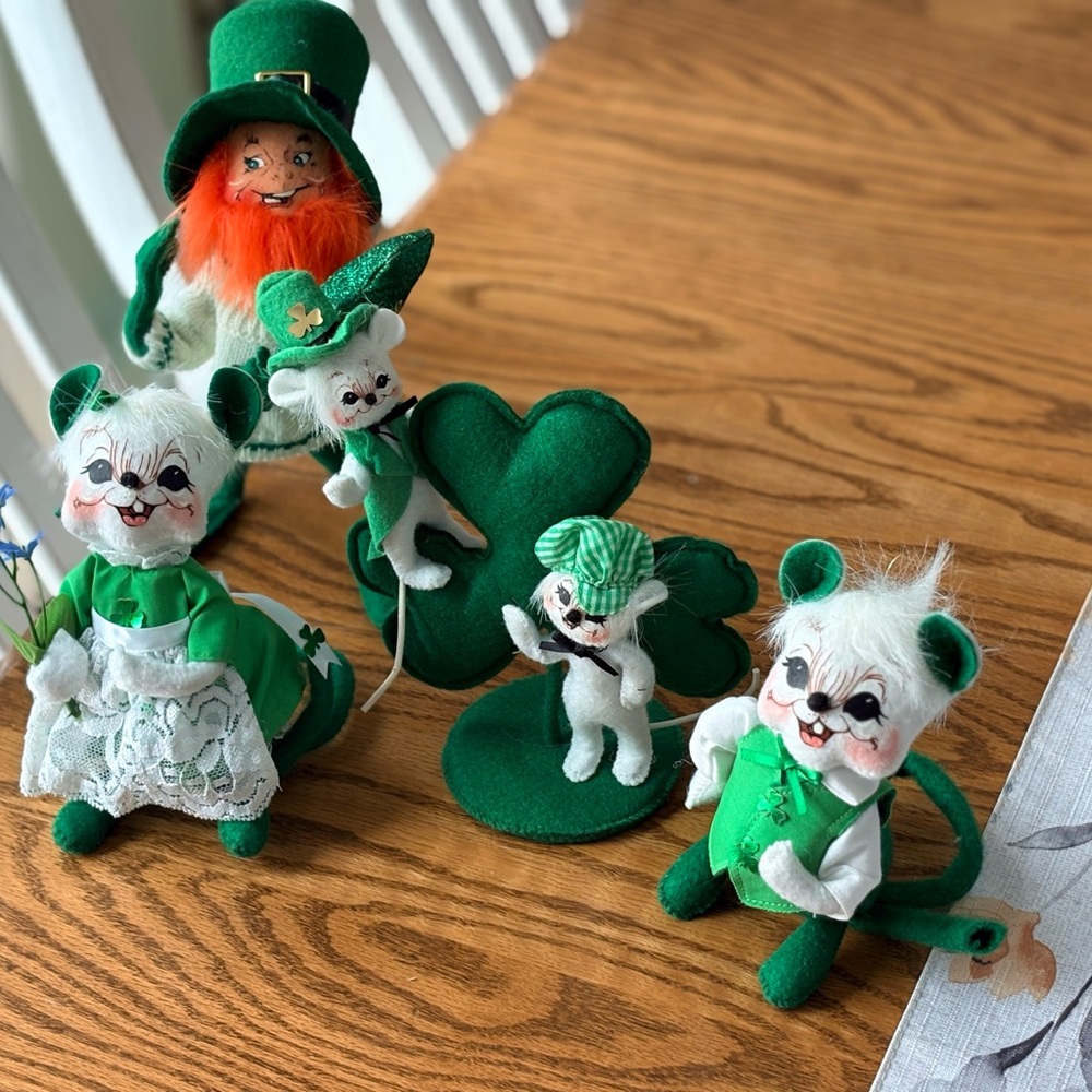 Annalee Green and White Leprechaun and Mice Decor